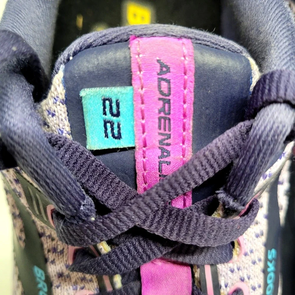 Brooks Adrenaline Sneakers GTS 22 Womens SZ 7 B  Purple